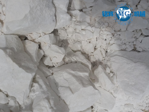 膩子粉需要加膠水嗎？膩子粉是加膠好還是加水好？